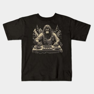 Bigfoot DJ | Funny Retro EDM Festival Bigfoot Kids T-Shirt